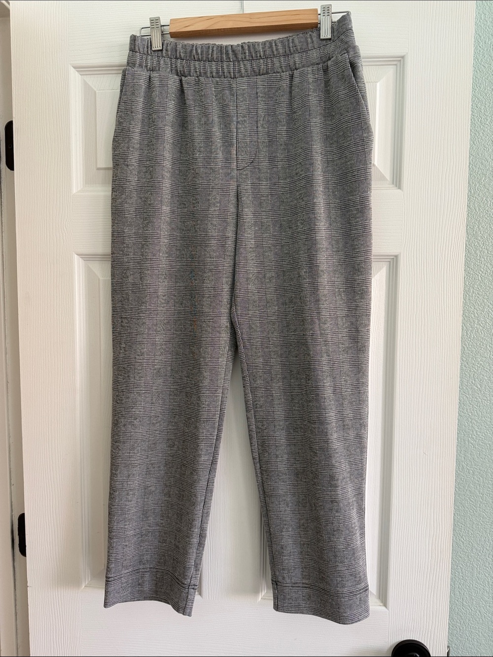 A New Day Women’s Gray Plaid Elastic Waist Straight-Leg Pants